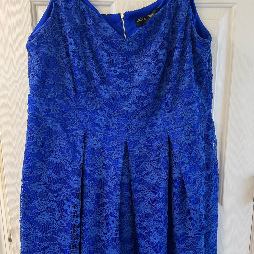 Gabby Skye Women's Blue Lace Dress